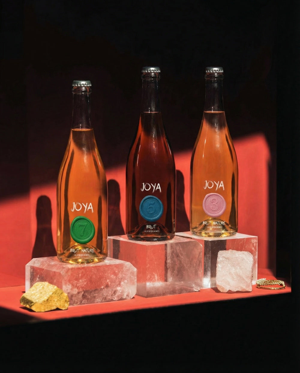 Tres Joyas sobre hielo en el escaparate de La Joyería